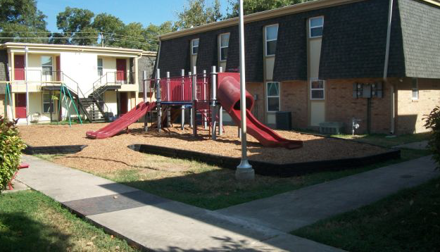 Leona Exterior With Playground